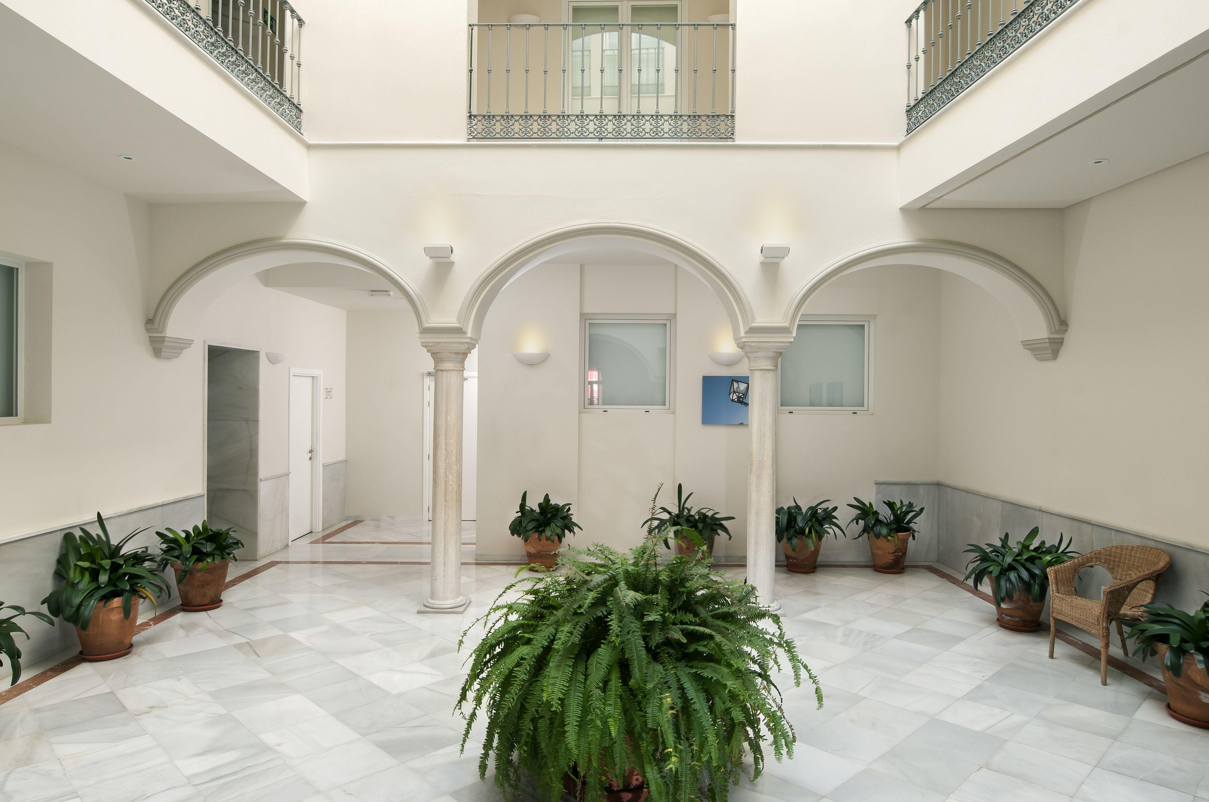 Suites Sevilla Plaza, Seville